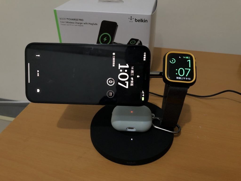 Featured image of post 【嗡嗡開箱 #17】Belkin - Belkin BOOST↑CHARGE™ PRO MagSafe 3 合 1 無線充電器(黑) | 不專業開箱文